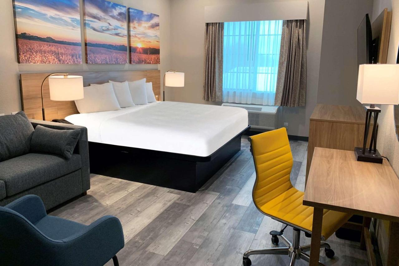 Days Inn & Suites By Wyndham Greater טומבול מראה חיצוני תמונה