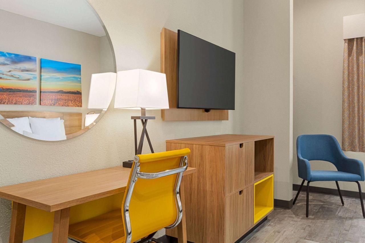 Days Inn & Suites By Wyndham Greater טומבול מראה חיצוני תמונה