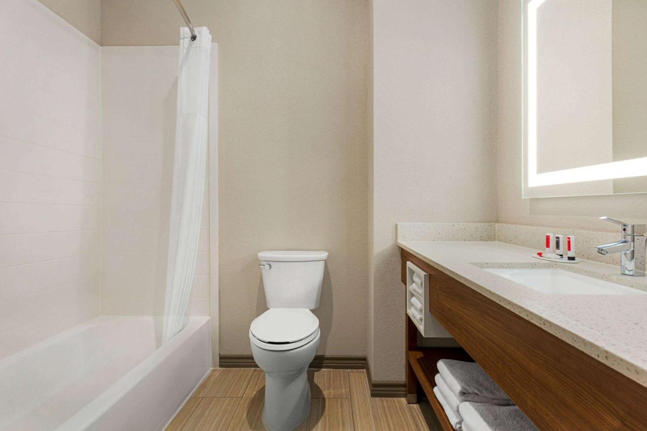 Days Inn & Suites By Wyndham Greater טומבול מראה חיצוני תמונה