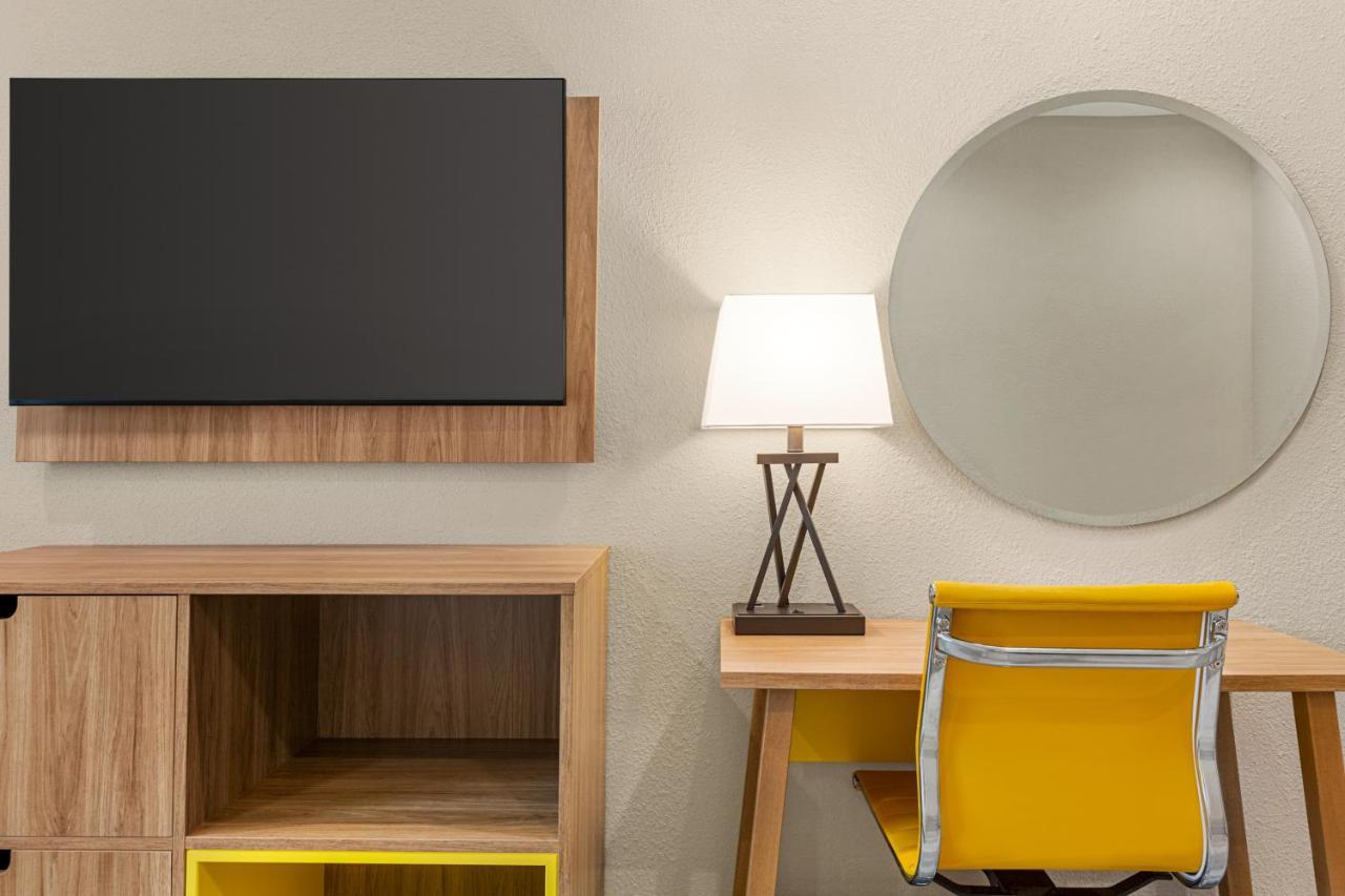 Days Inn & Suites By Wyndham Greater טומבול מראה חיצוני תמונה