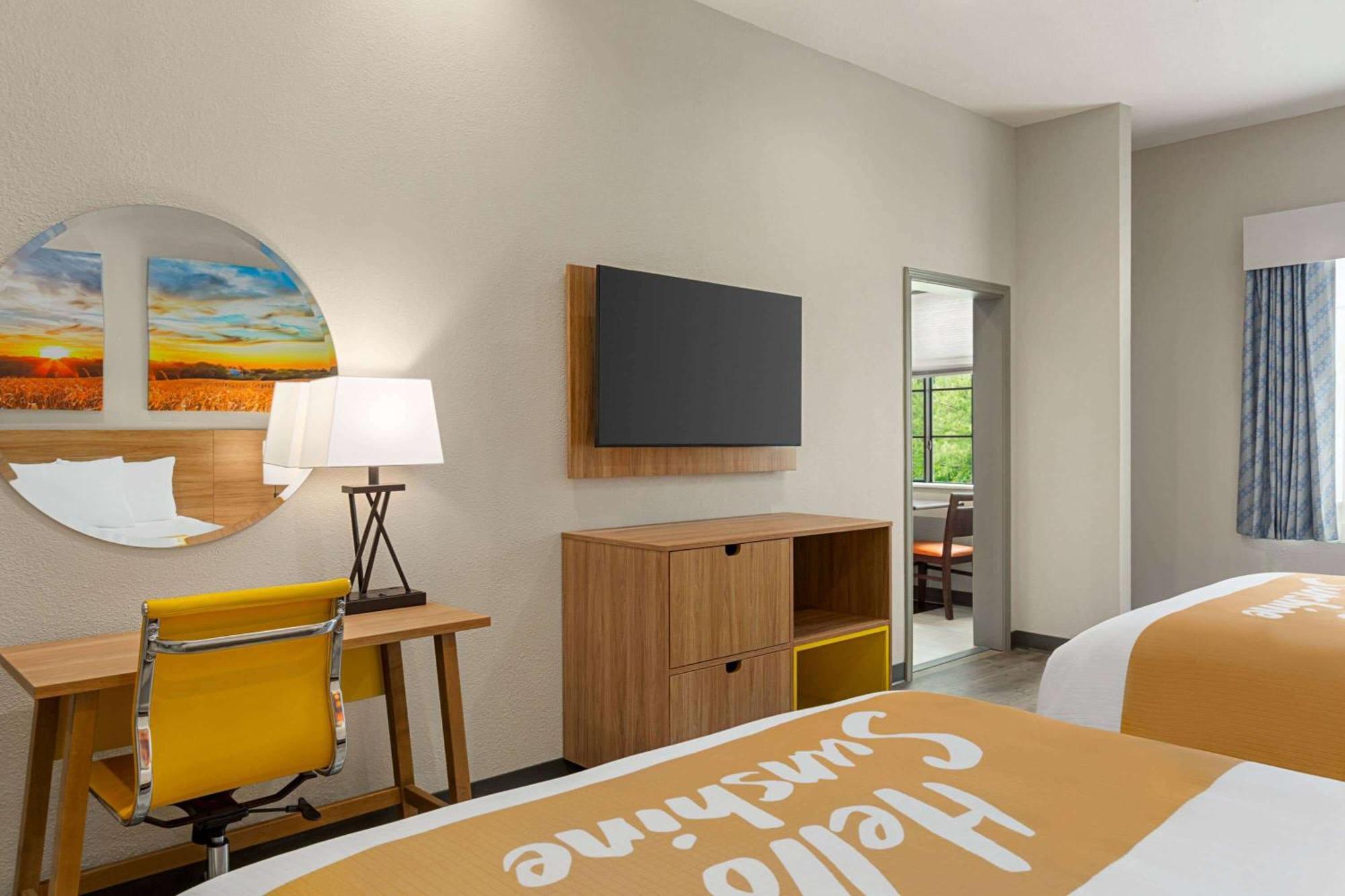 Days Inn & Suites By Wyndham Greater טומבול מראה חיצוני תמונה
